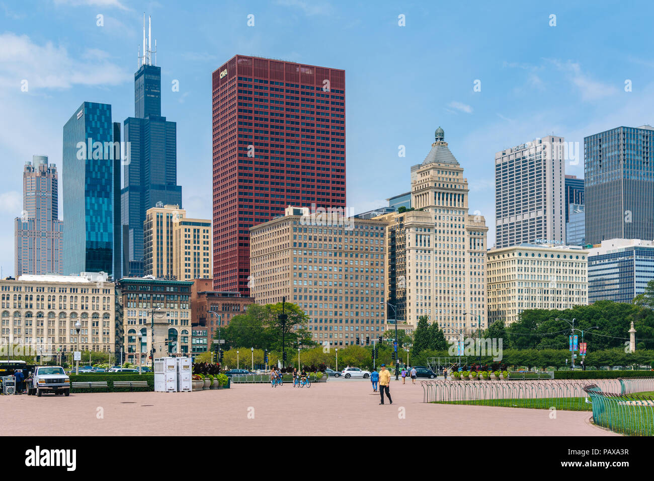 Grant Park and view of skyscrapers in Chicago, Illinois Stock Photo - Alamy