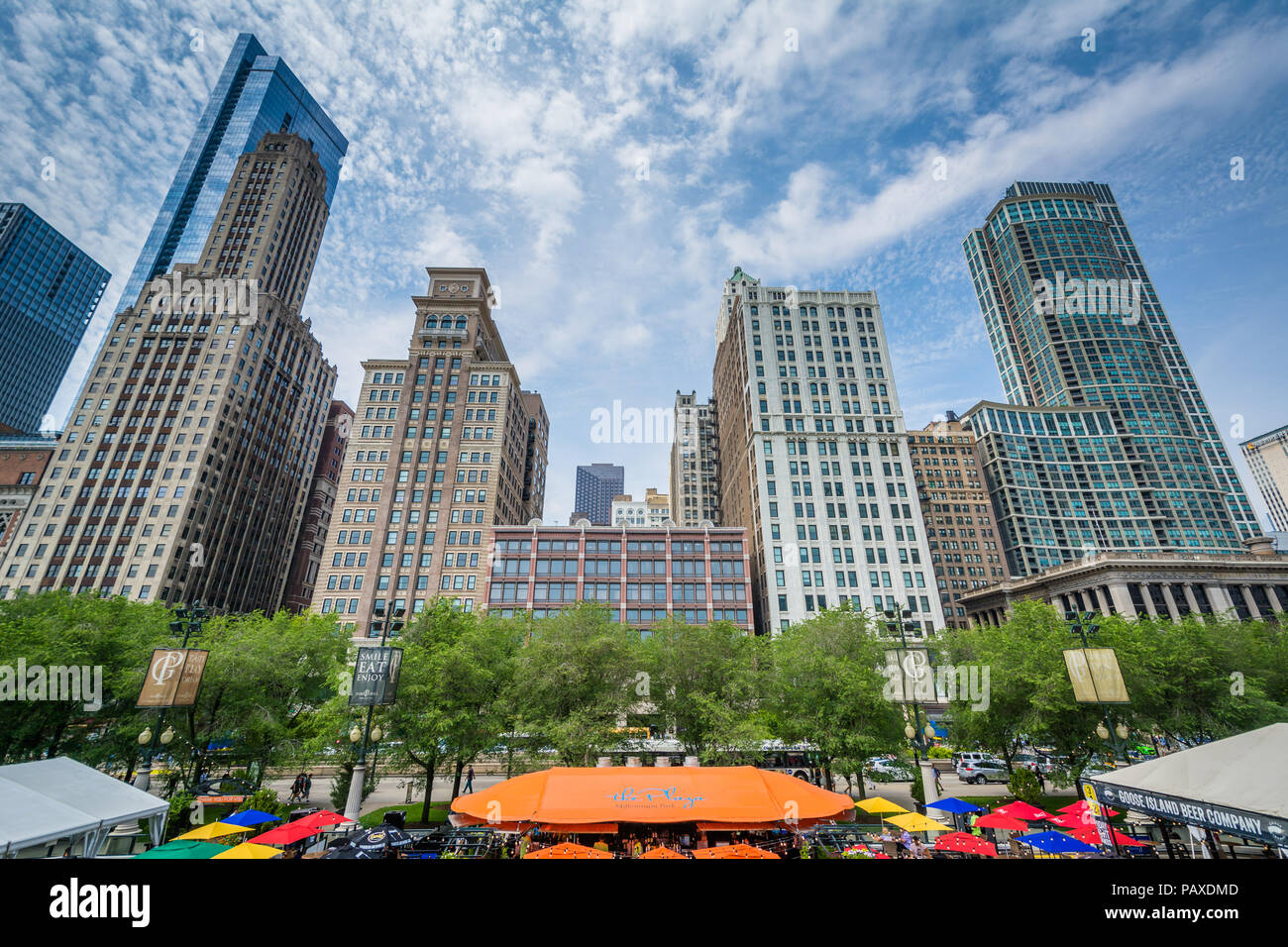 Skyscrapers in chicago hi-res stock photography and images - Alamy