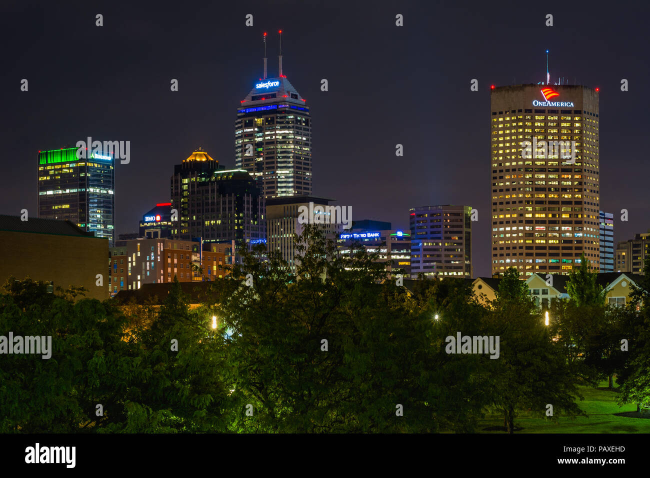 The Indianapolis skyline at night Stock Photo - Alamy