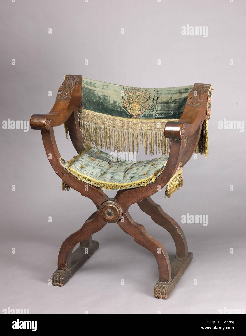 Hip-joint armchair (Dantesca type, associated with 1975.1.1970 a,b). Culture: Italian. Dimensions: H. 91.5 cm, W. 74.5 cm, D. 49 cm.  Back: 35 x 76 cm.; Seat 45 x 52 cm.. Date: 15th or 16th century (textiles); 16th century (chair). Museum: Metropolitan Museum of Art, New York, USA. Stock Photo