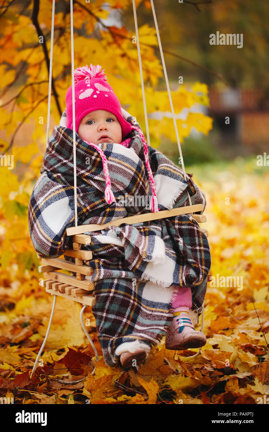 Kids in autumn hi-res stock photography and images - Alamy