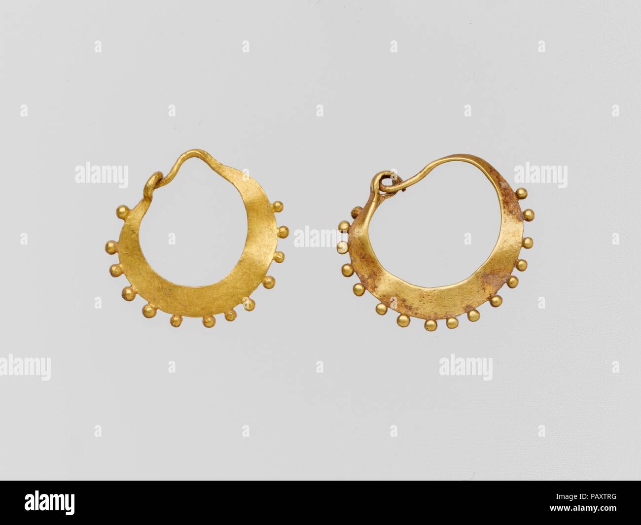 Earring, crescent-shaped, decorated. Culture: Roman. Dimensions: Diam.: 13/16 in. (2.1 cm). Date: 1st century A.D..  With minute balls on the edges. Museum: Metropolitan Museum of Art, New York, USA. Stock Photo