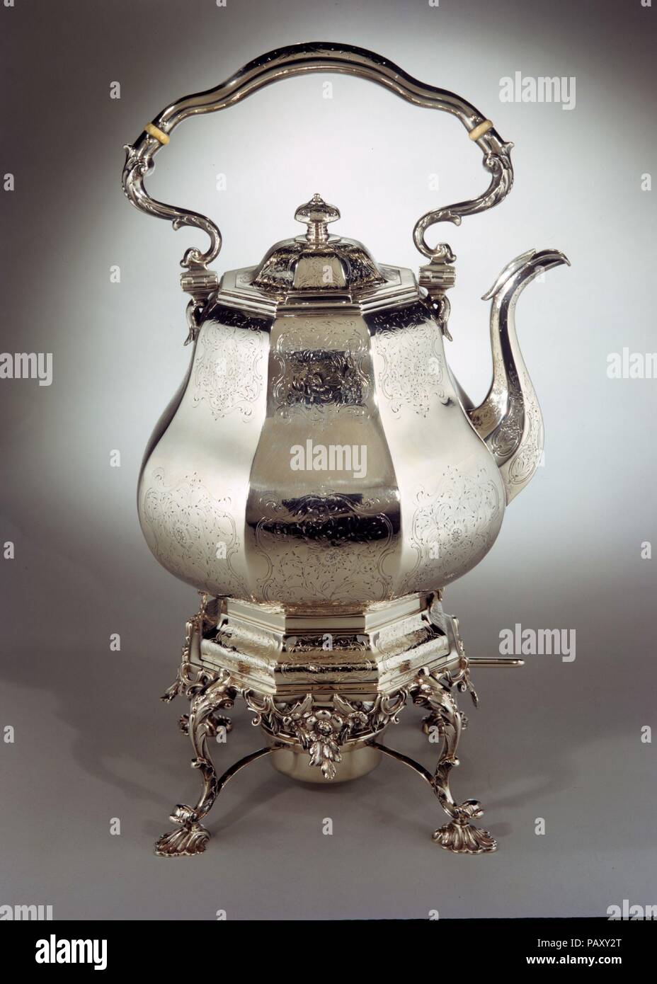 Teakettle. Culture: American. Dimensions: Overall: 15 3/4 x 9 5/16 in. (40 x 23.7 cm); 68 oz. 4 dwt. (2120.7 g)  Body: H. 11 5/8 in. (29.5 cm); 42 oz. 4 dwt. (1312.6 g)  Stand: H. 4 1/2 in. (11.4 cm); 21 oz. 10 dwt. (669.3 g)  Lamp: H. 2 3/8 x 2 3/4 in. (6 x 7 cm); 4 oz. 9 dwt. (138.8 g). Maker: William Forbes (baptized 1799, active New York, 1826-63). Retailer: Ball, Tompkins and Black (active 1839-51). Date: ca. 1840. Museum: Metropolitan Museum of Art, New York, USA. Stock Photo