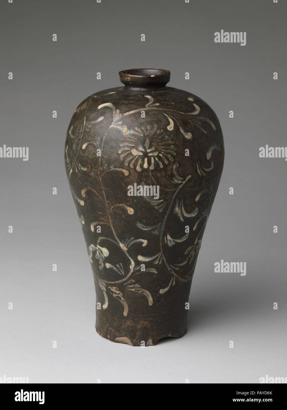 Maebyeong with chrysanthemum decoration. Culture: Korea. Dimensions: H. 10 3/4 in. (27.3 cm); Diam. 6 3/8 in. (16.2 cm). Date: 13th century.  Maebyeong, a Korean transliteration of the Chinese term meiping (plum bottle), refers to a shape like this vessel's, with rounded shoulders and curved contours as well as a distinctive lip. Museum: Metropolitan Museum of Art, New York, USA. Stock Photo