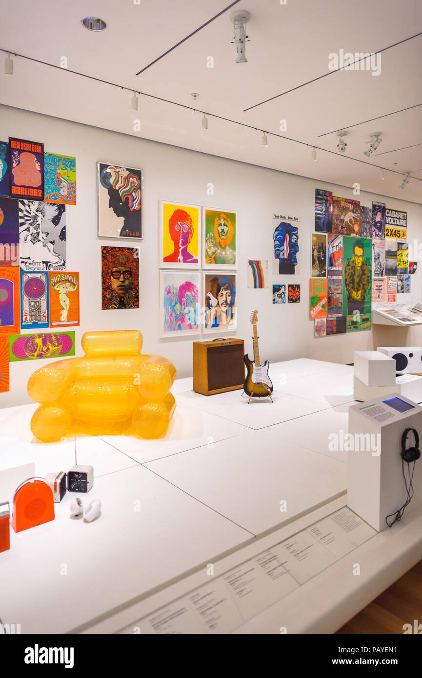 Ondartet Grudge sandsynligt NEW YORK, USA - OCT 8, 2015: Music exhibition at the Museum of Modern Art ( MoMA), an art museum, Midtown Manhattan, New York. It was established on N  Stock Photo - Alamy