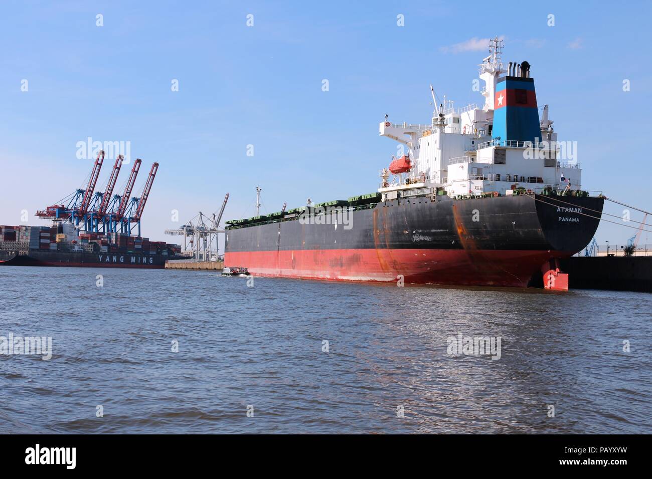 Hamburg crane hi-res stock photography and images - Page 23 - Alamy