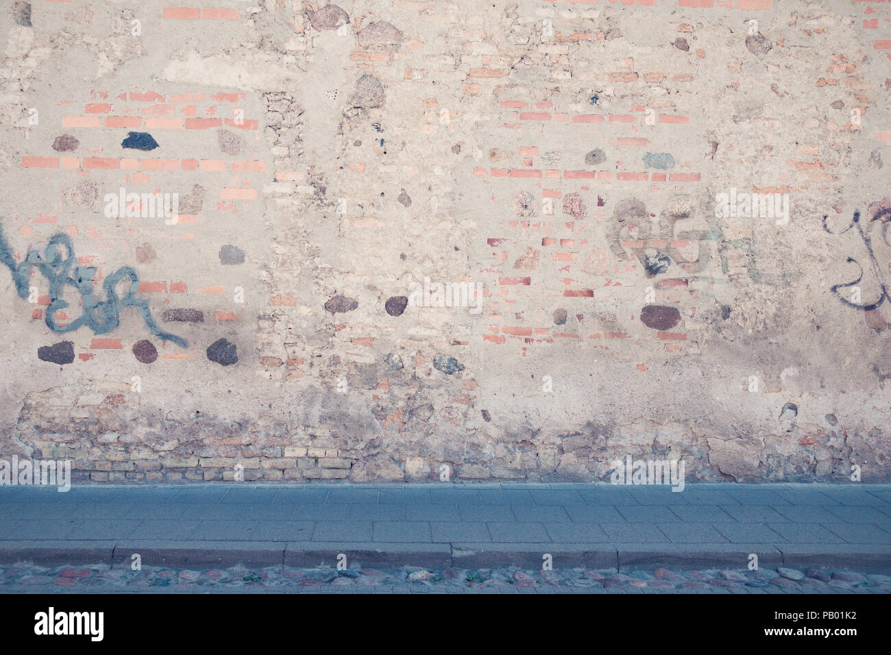 Urban background. Empty street wall and pavement Stock Photo - Alamy
