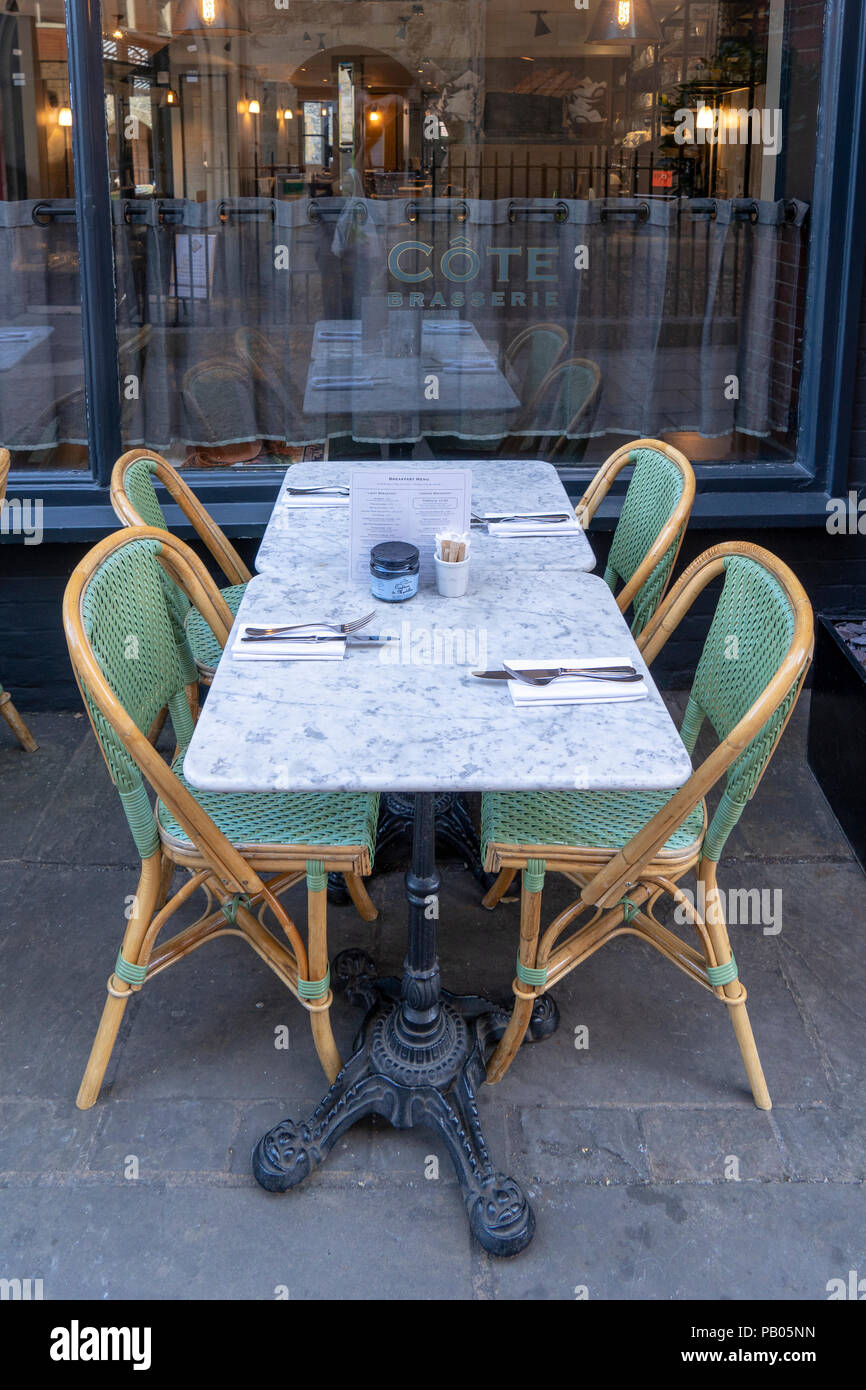 Pavement table chairs hires stock photography and images Alamy