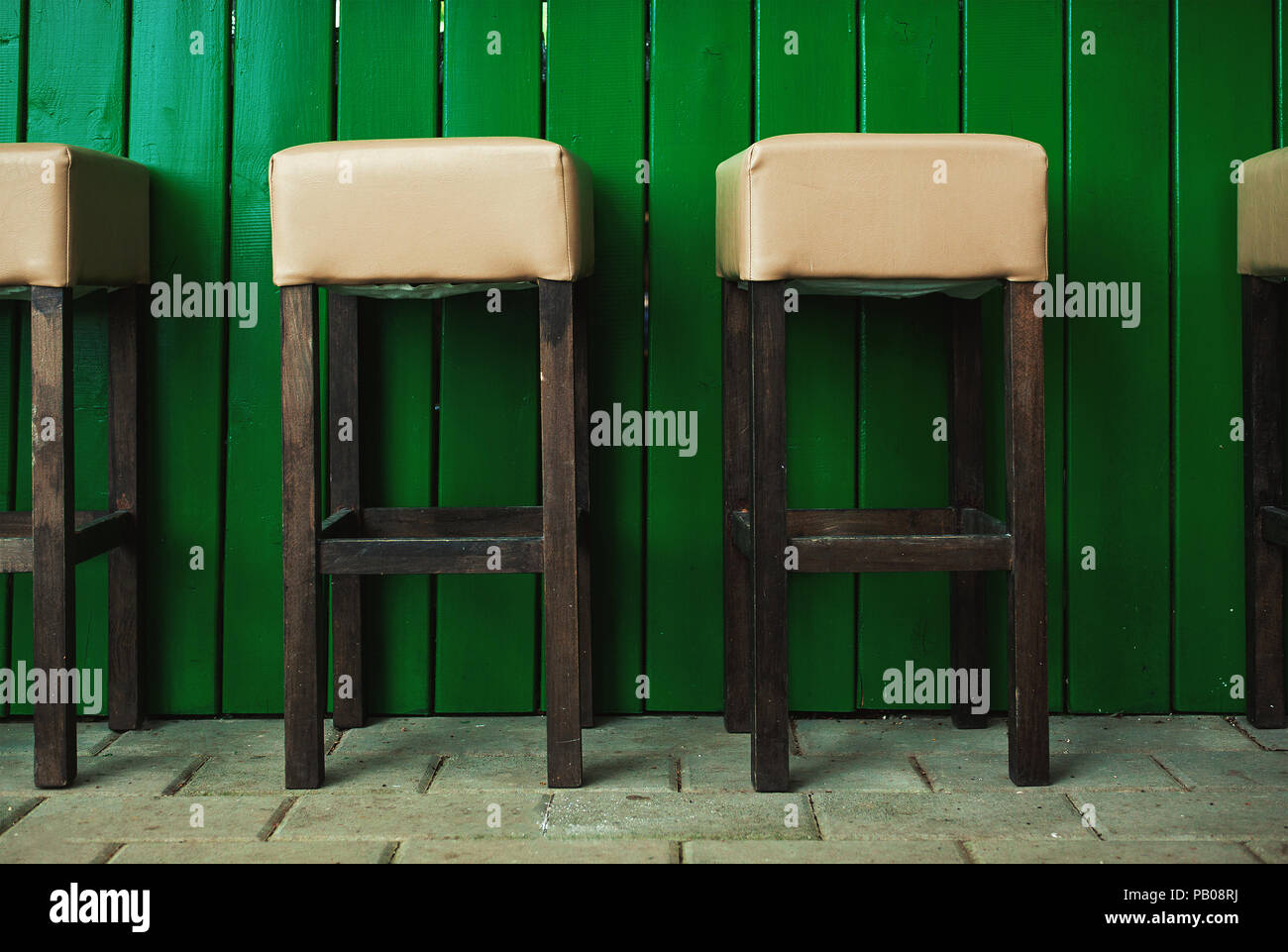 Empty bar hi-res stock photography and images - Alamy