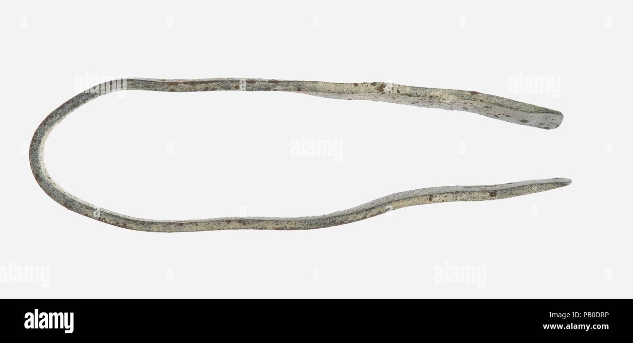 Tweezers. Dimensions l. 4.7 cm (1 7/8 in). Dynasty Dynasty 18. Reign