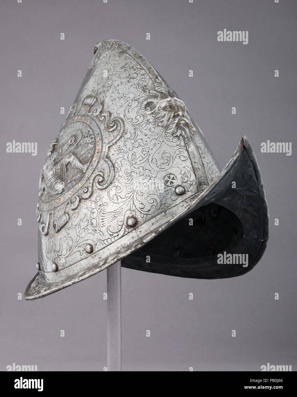 Morion-Cabasset. Culture: Italian. Dimensions: H. 10 1/2 in. (26.7 cm); W. 8 3/4 in. (22.2 cm); D. 14 1/4 in. (36.2 cm); Wt. 3 lb. (1361 g). Date: ca. 1575. Museum: Metropolitan Museum of Art, New York, USA. Stock Photo