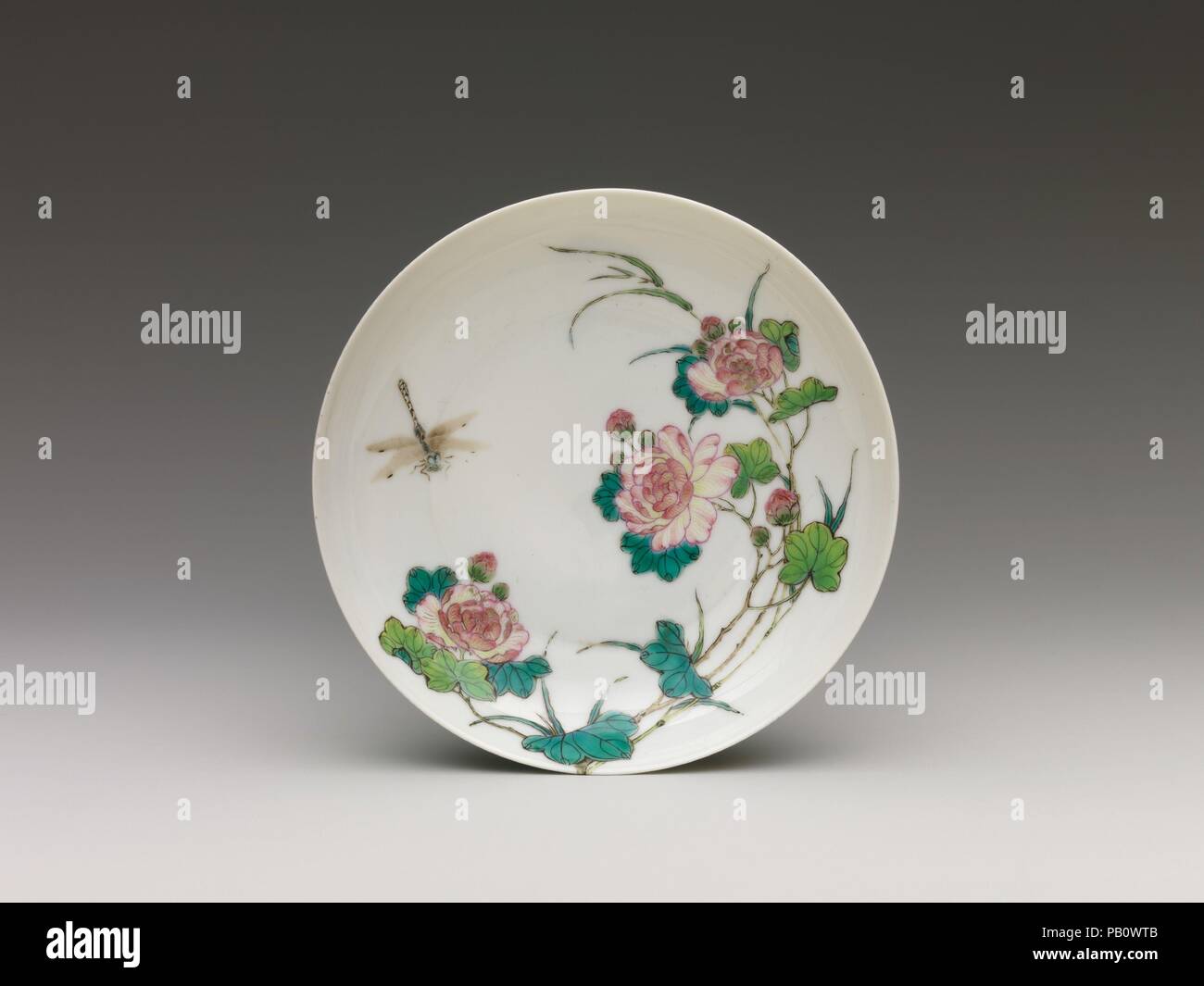 Chinese porcelain 18th century hi-res stock photography and images - Alamy