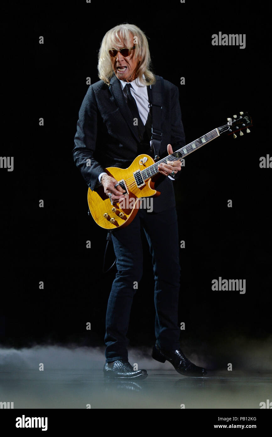 Davey johnstone hi-res stock photography and images - Alamy