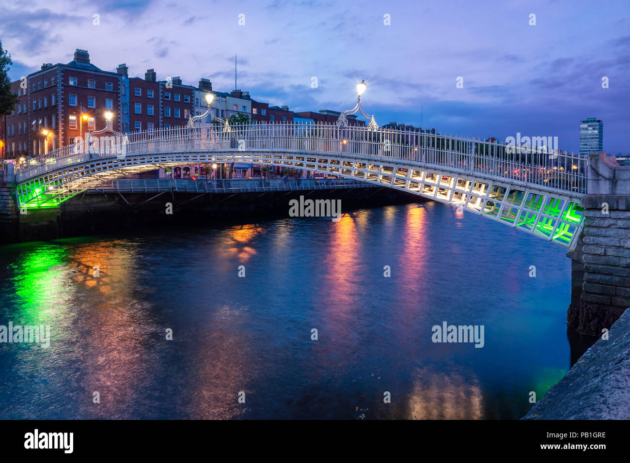 Ha'penny bridge Halfpenny Bridge over River Liffey in the evening ...