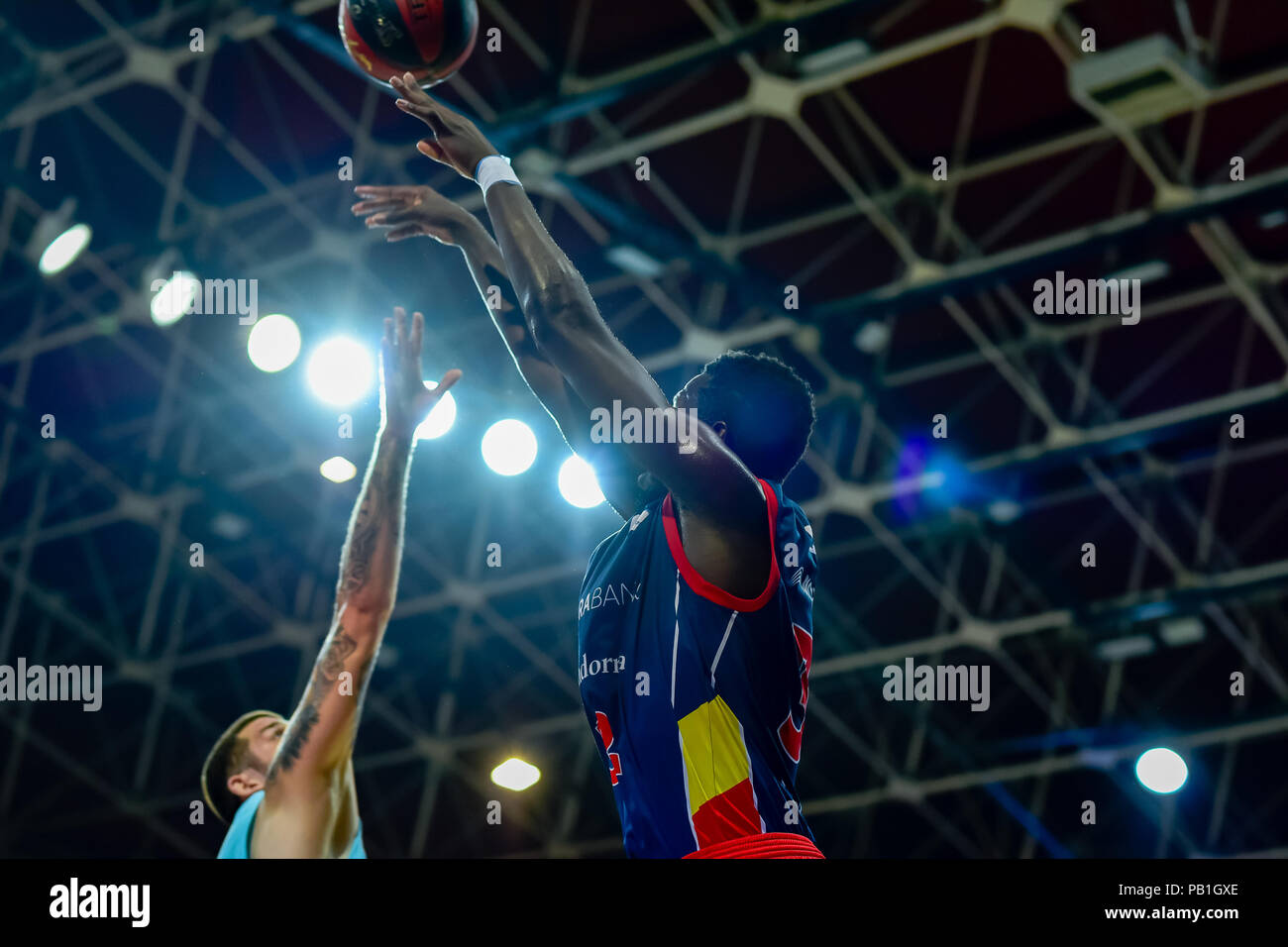 Andorra La Vella, Andorra. 20 de enero de 2018. Jugador de baloncesto L. Sane Tirando para Morabanc Andorra contra el FC Barcelona . Stock Photo