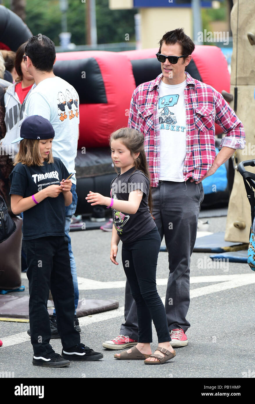 Johnny Knoxville goes to the farmers market with his son Rocko Clapp(02)