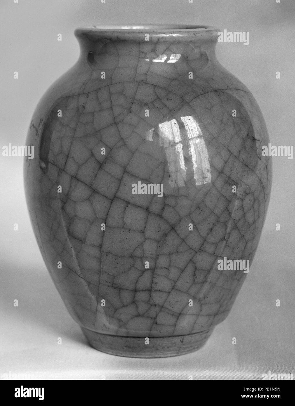 Jar. Culture: China. Dimensions: H. 4 1/2 in. (11.4 cm). Museum: Metropolitan Museum of Art, New York, USA. Stock Photo