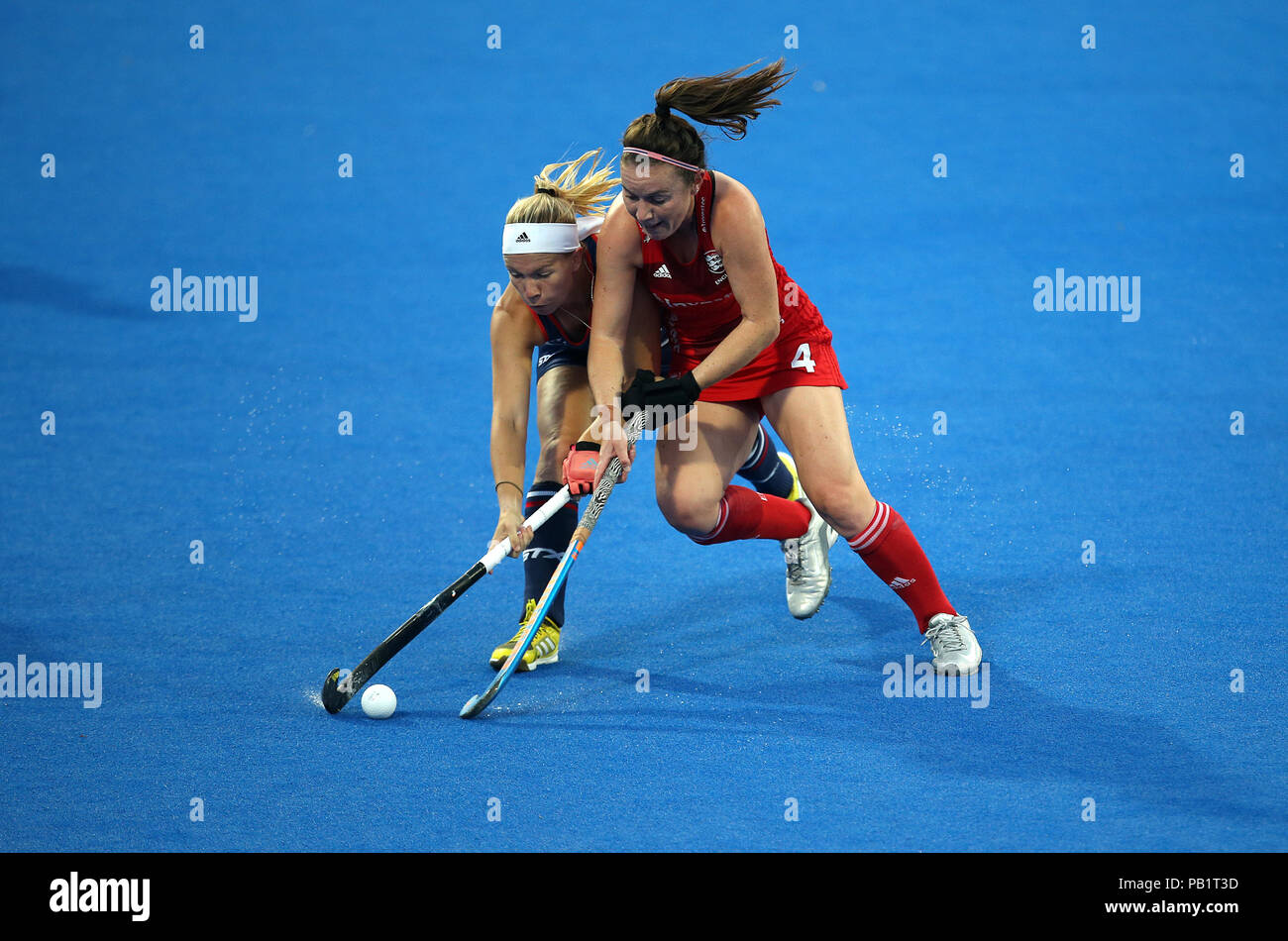 England's Laura Unsworth and United States Nicole Woods during the national Vitality Women's Hockey World Cup match at The Lee Valley Hockey and Tennis Centre, London. PRESS ASSOCIATION Photo, Picture date: Wednesday July 25, 2018. Photo credit should read: Steven Paston/PA Wire. Stock Photo