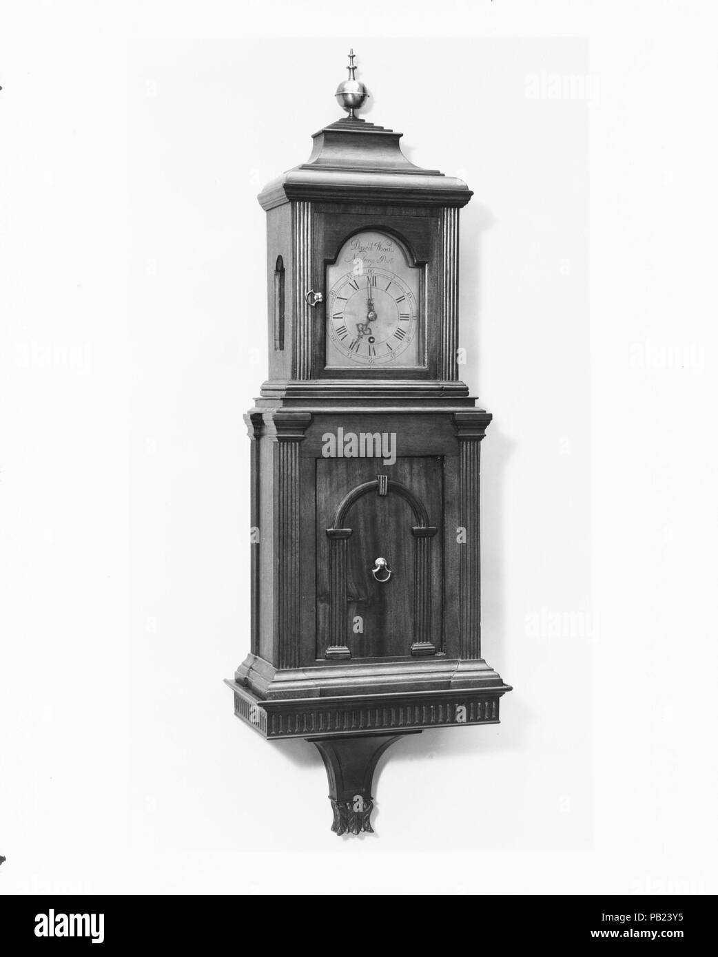 Shelf Clock. Culture: American. Dimensions: 31 1/2 x 12 1/4 x 6 1/4 in. (80 x 31.1 x 15.9 cm). Maker: David Wood (1766-ca. 1850). Date: 1792-1800. Museum: Metropolitan Museum of Art, New York, USA. Stock Photo