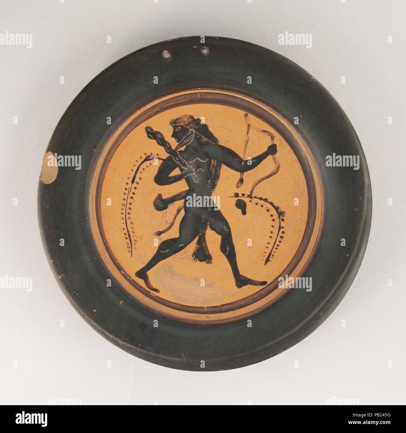 Plate. Culture: Greek, Attic. Dimensions: Overall: 13/16 in. (2.1 cm)  Other: 6 3/8in. (16.2cm). Date: ca. 500 B.C..  Herakles with bow, club, and sword. Museum: Metropolitan Museum of Art, New York, USA. Stock Photo