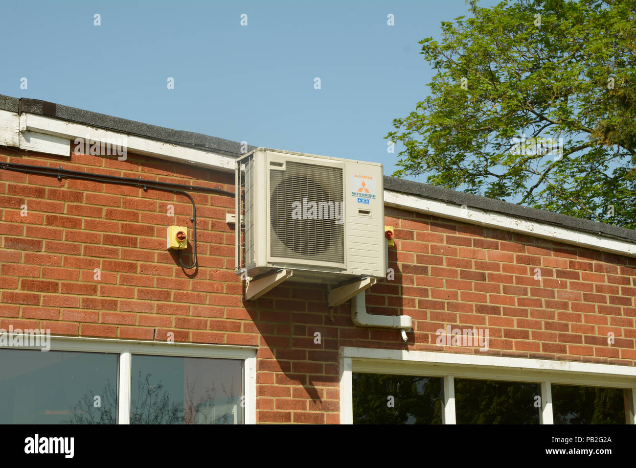 Air Conditioning unit to control internal air temperature for diners on
