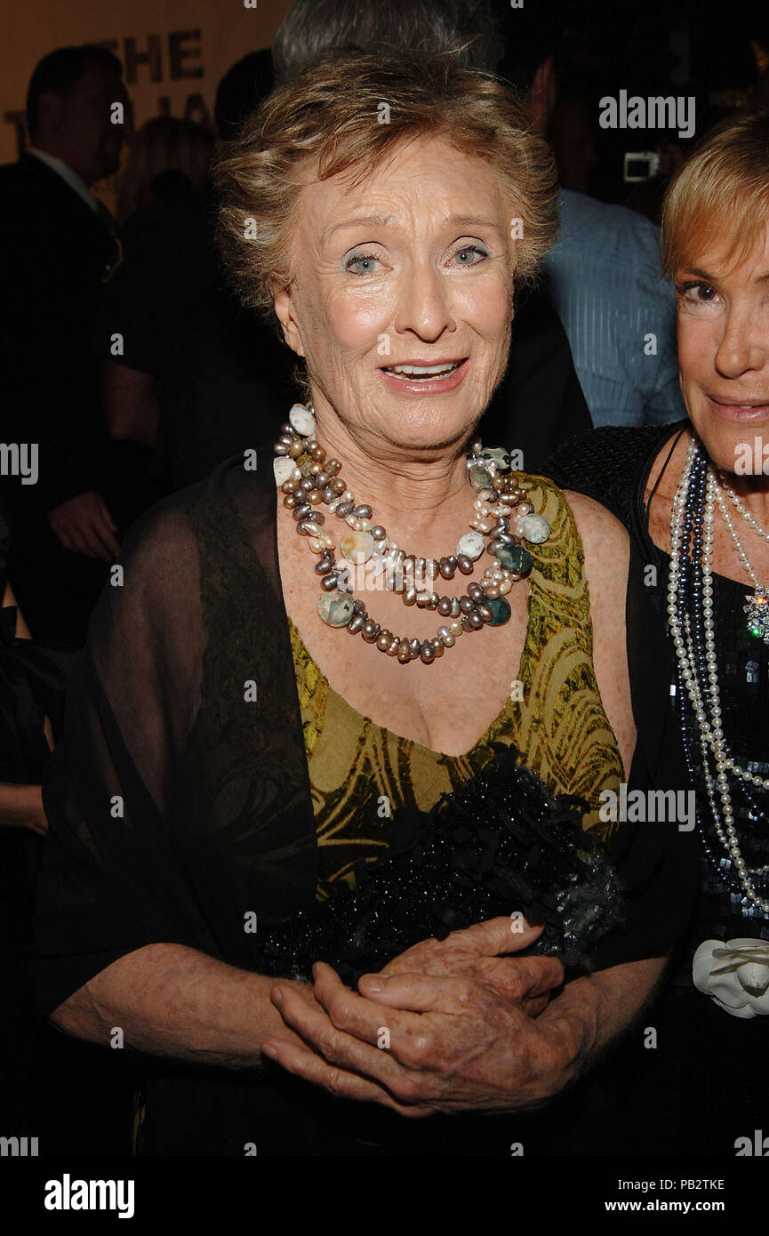 Cloris Leachman- 53th Thalians Gala Ball at the Beverly Hilton In Los AngelesLeachmanCloris 45 Red Carpet Event, Vertical, USA, Film Industry, Celebrities,  Photography, Bestof, Arts Culture and Entertainment, Topix Celebrities fashion /  Vertical, Best of, Event in Hollywood Life - California,  Red Carpet and backstage, USA, Film Industry, Celebrities,  movie celebrities, TV celebrities, Music celebrities, Photography, Bestof, Arts Culture and Entertainment,  Topix, vertical, one person,, from the years , 2006 to 2009, inquiry tsuni@Gamma-USA.com - Three Quarters Stock Photo