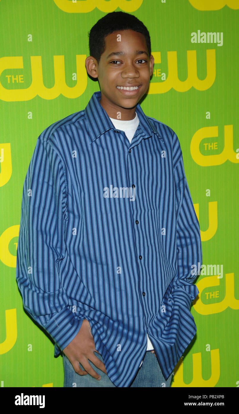 Tyler James Williams ( Everybody Hates Chris ) arriving at the CW tca Winter Party at the Ritz Carlton Pasadena In Los Angeles. January 19, 2007.  eye contact smile 3/4WilliamsTylerJames011 Red Carpet Event, Vertical, USA, Film Industry, Celebrities,  Photography, Bestof, Arts Culture and Entertainment, Topix Celebrities fashion /  Vertical, Best of, Event in Hollywood Life - California,  Red Carpet and backstage, USA, Film Industry, Celebrities,  movie celebrities, TV celebrities, Music celebrities, Photography, Bestof, Arts Culture and Entertainment,  Topix, vertical, one person,, from the y Stock Photo