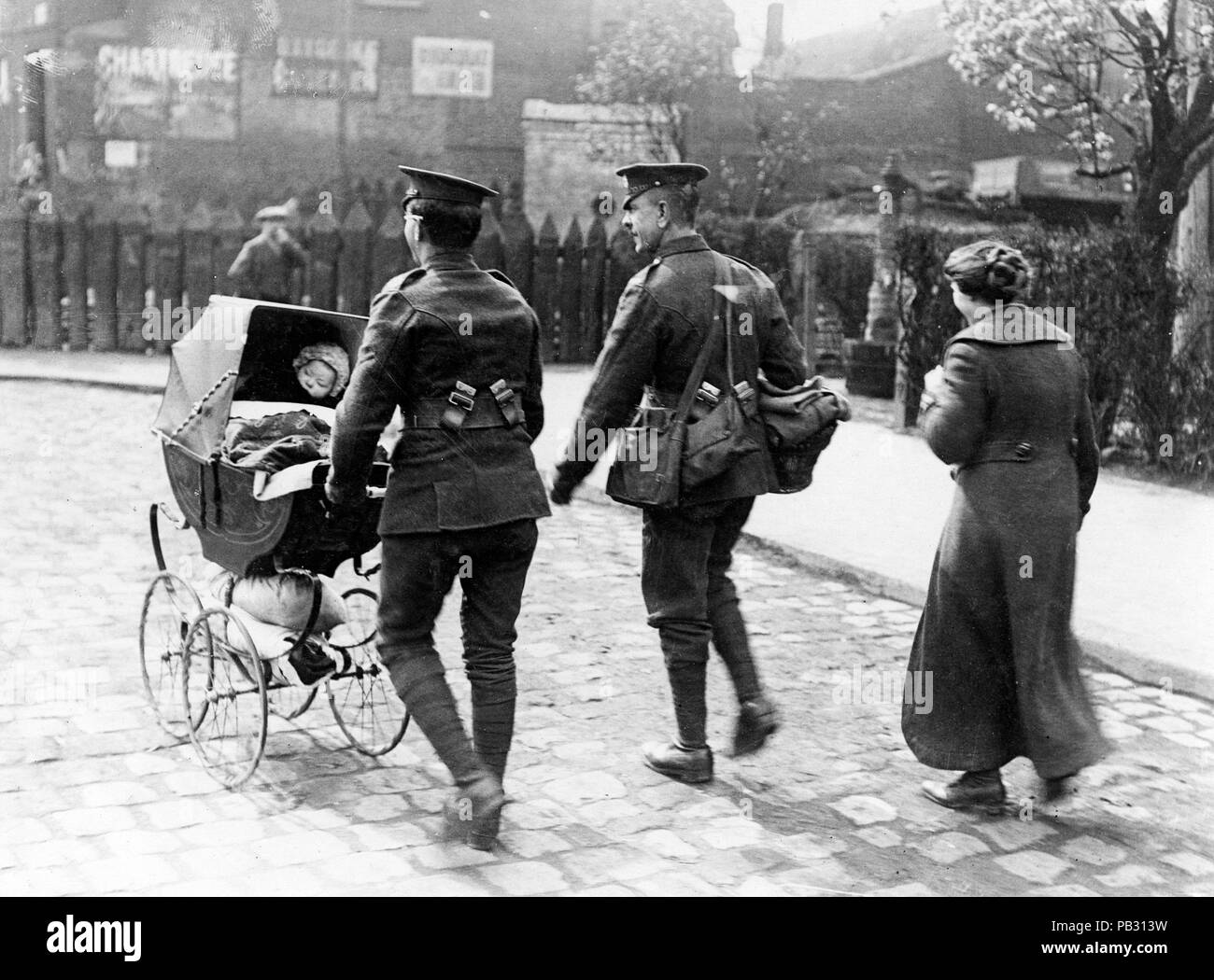 Official photograph taken on the British Western Front showing soldiers ...