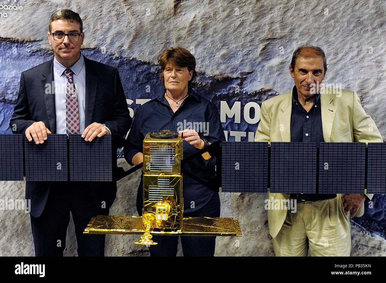 Asi Italian Space Agency A Lake Of Liquid Water On Mars The Sensational Discovery In The Picture Enrico Flamini Elena Pettinelli And Roberto Orosei No Web No Daily Stock Photo Alamy