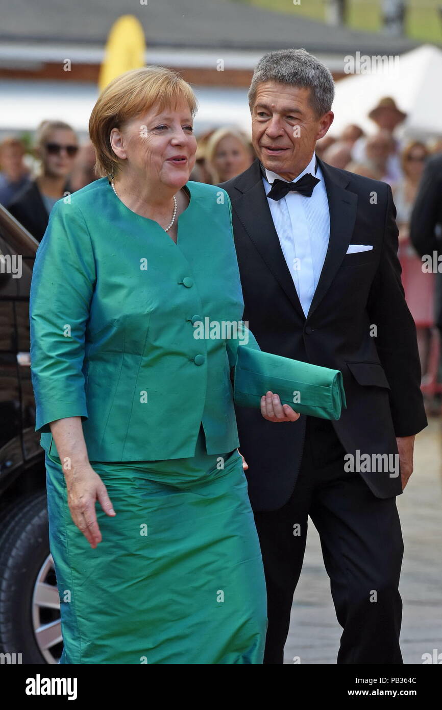 Deutschland 26th July 2018 Angela Merkel With Husband Joachim Sauer At The Opening Of The Bayreuther Festspiele 2018 In Bayreuth At The Bayreuth Festspielhaus On 25 07 2018 Usage Worldwide Credit Dpa Alamy Live News