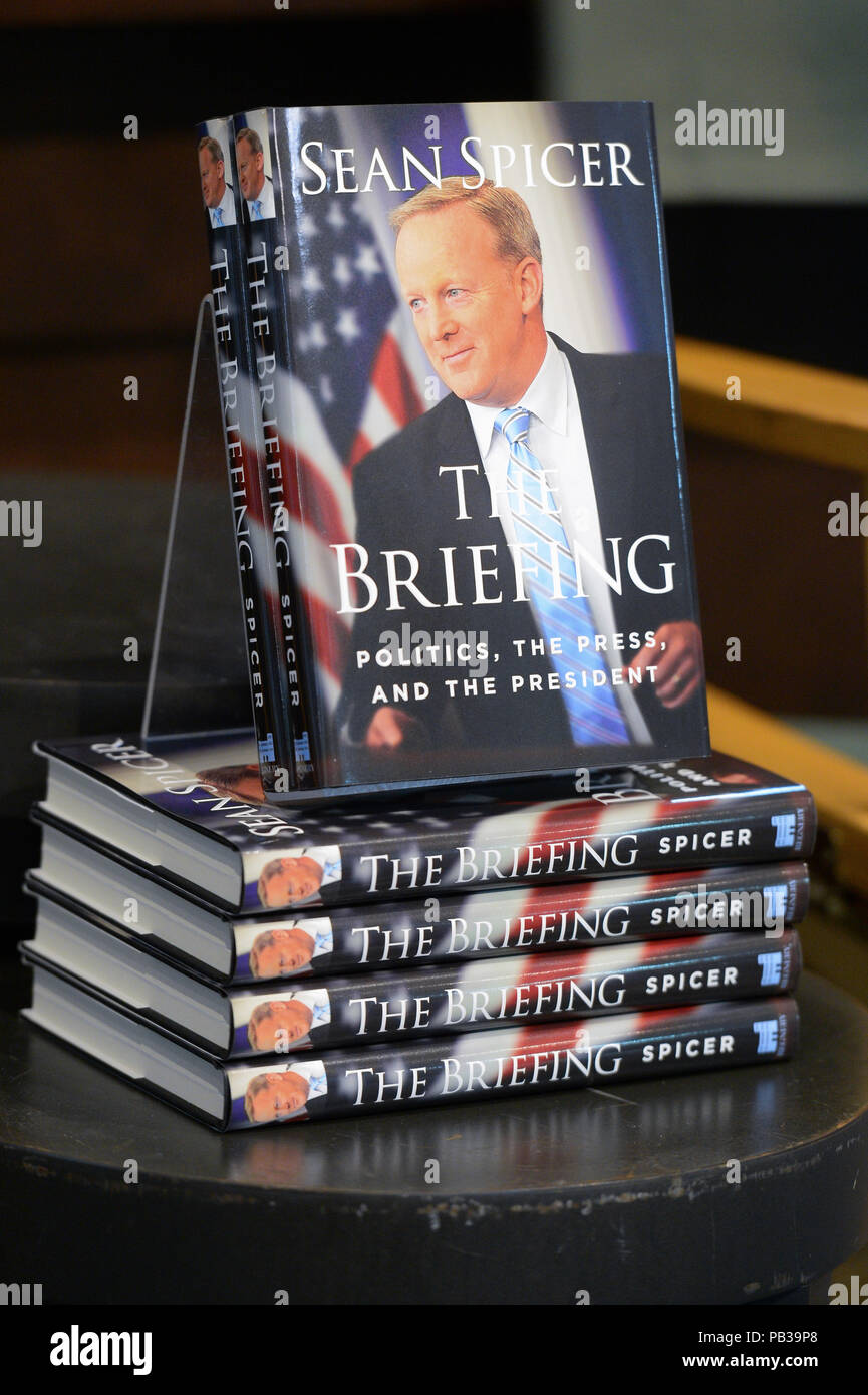 New York, USA. 25th July, 2018. Sean Spicer promotes his new book 'The Briefing: Politics, the Press, and the President' at Barnes & Noble Union Square on July 25, 2018 in New York City. Credit: Erik Pendzich/Alamy Live News Stock Photo