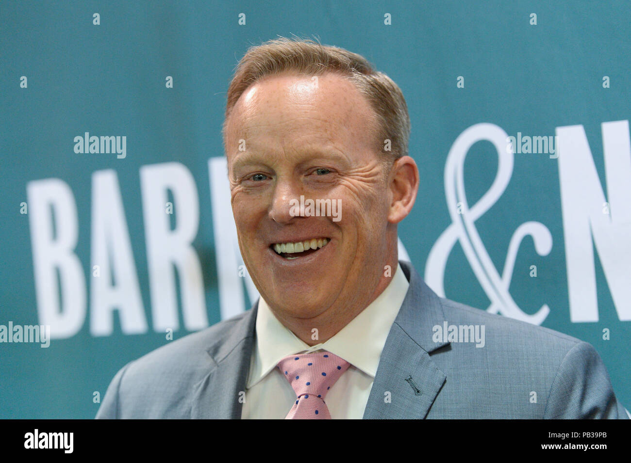 New York, USA. 25th July, 2018. Sean Spicer promotes his new book 'The Briefing: Politics, the Press, and the President' at Barnes & Noble Union Square on July 25, 2018 in New York City. Credit: Erik Pendzich/Alamy Live News Stock Photo