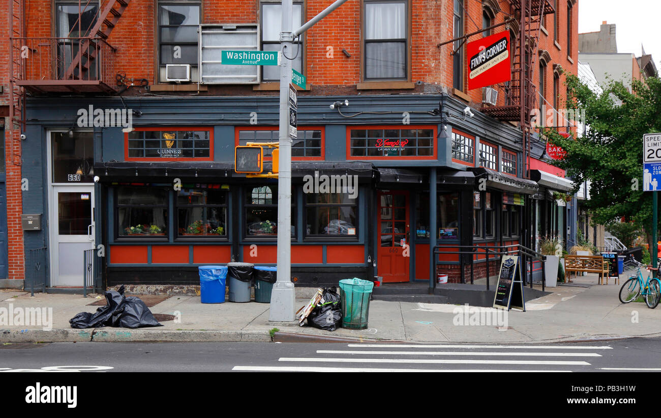 Finn's Corner, 660 Washington Ave, Brooklyn, NY. exterior storefront of a bar in prospect heights Stock Photo