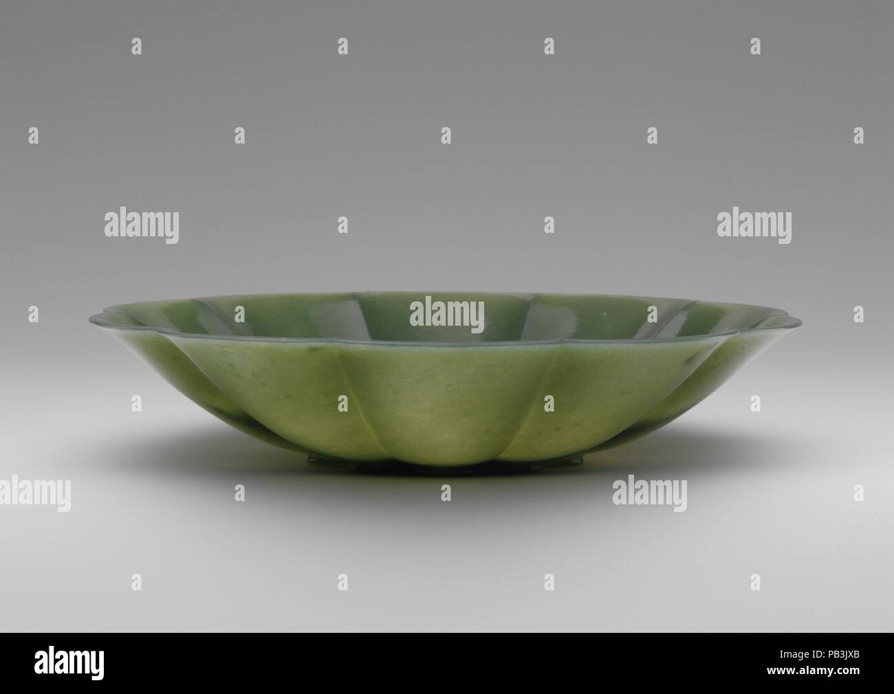 https://c8.alamy.com/comp/PB3JXB/dish-in-the-shape-of-a-chrysanthemum-flower-culture-india-dimensions-diam-of-rim-6-58-in-168-cm-date-18th-century-museum-metropolitan-museum-of-art-new-york-usa-PB3JXB.jpg