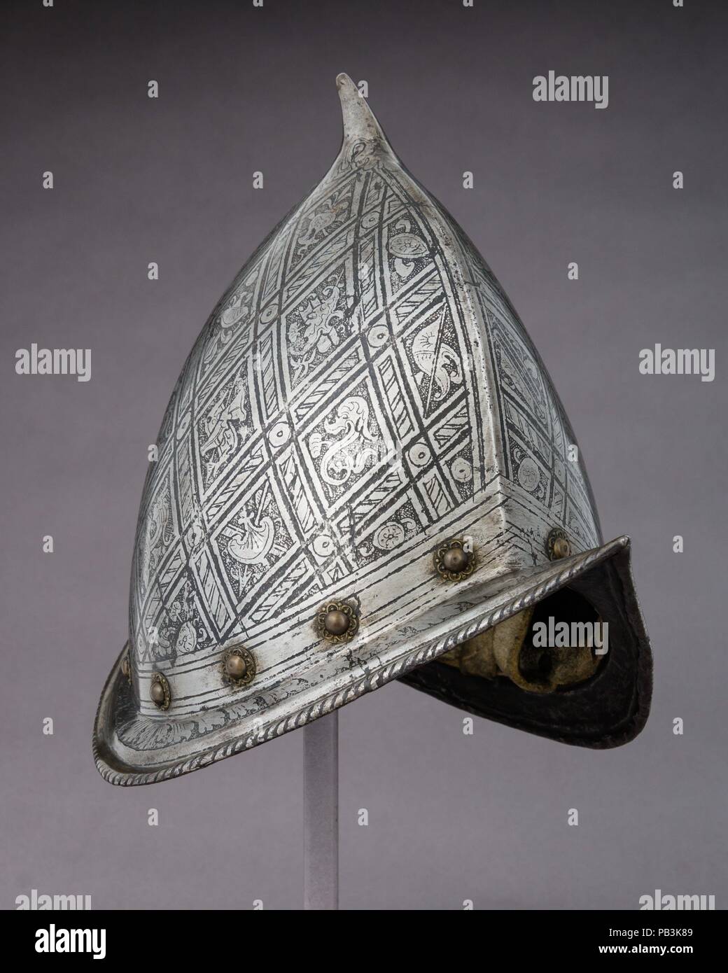 Morion-Cabasset. Culture: Italian. Dimensions: H. 11 in. (27.9 cm); W. 8 3/8 in. (21.3 cm); D. 14 in. (35.6 cm); Wt. 3 lb. 7 oz. (1555 g). Date: ca. 1575. Museum: Metropolitan Museum of Art, New York, USA. Stock Photo