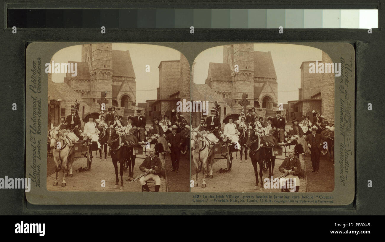 798 In the Irish Village, pretty lassies in jaunting cars before &quot;Cormac Chapel&quot;, St. Louis, Mo (NYPL b11707638-G90F442 049F) Stock Photo