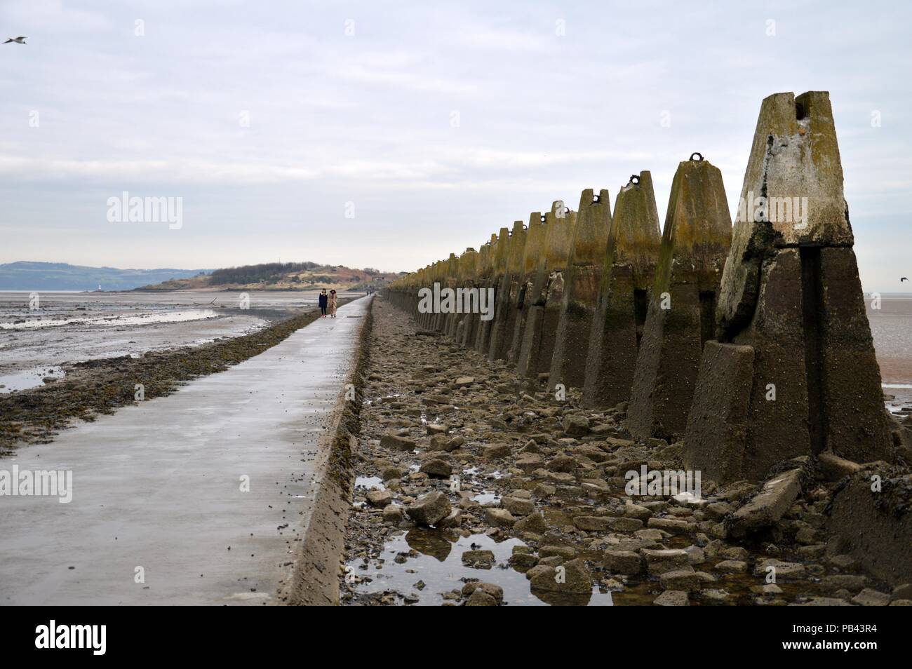 road to cramond island (scotland Stock Photo Alamy
