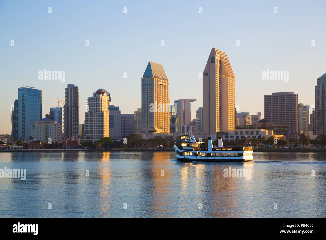 San diego street view hi-res stock photography and images - Alamy