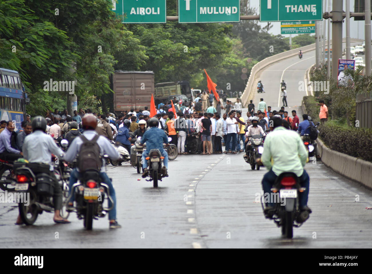 Mumbai, India. 25th July, 2018. 25/07/2018, Mumbai, India, Asia :- Protesters block the Highway as Maratha Kranti Morcha call for Maharashtra Bandh as Roads where Blocked at various places and most of the people got stuck no where to go. Maratha Kranti Morcha group called for Bandh for reservations to Maratha's for Government jobs and Education across Maharashtra which also went Voilent Vandalizing and Burning the Buses and Cars in Mumbai. Sandeep Rasal Credit: Sandeep Rasal/Pacific Press/Alamy Live News Stock Photo