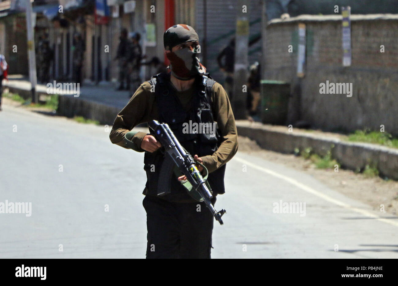 India. 25th July, 2018. A soldier walking towards the gunfight site on Wednesday July 25, 2018 in Anantnag district. Two militants affiliated with Lashkar-e-Toiba (LeT) were killed in an encounter that raged between forces and them in Lal Chowk area of South Kashmir's Anantnag district, police said. The town has witnessed encounter after almost 12 years. Credit: Umer Asif/Pacific Press/Alamy Live News Stock Photo