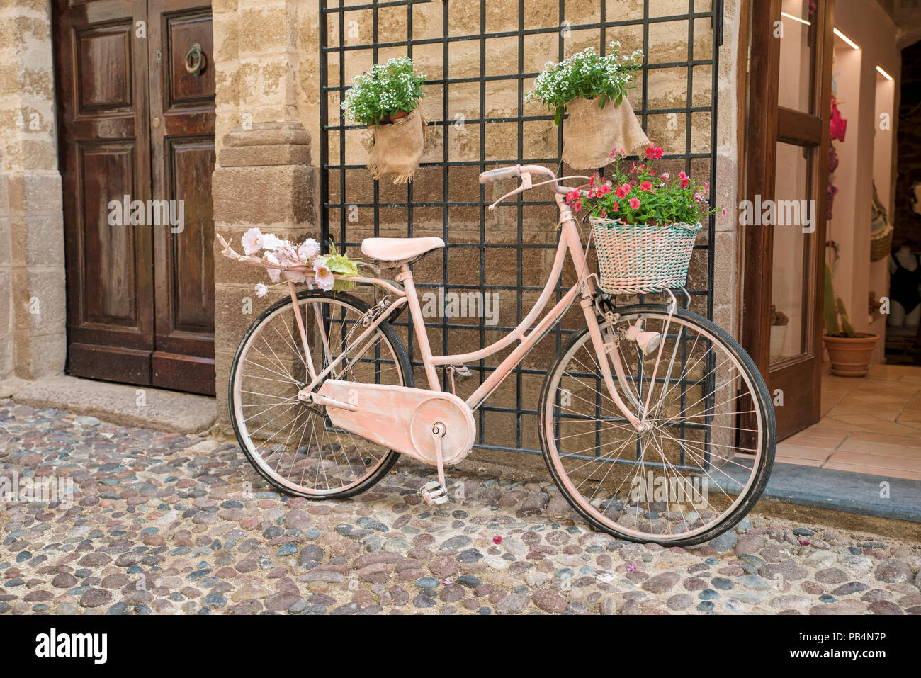 Old Ladies Bike With Basket Hi Res Stock Photography And Images Alamy