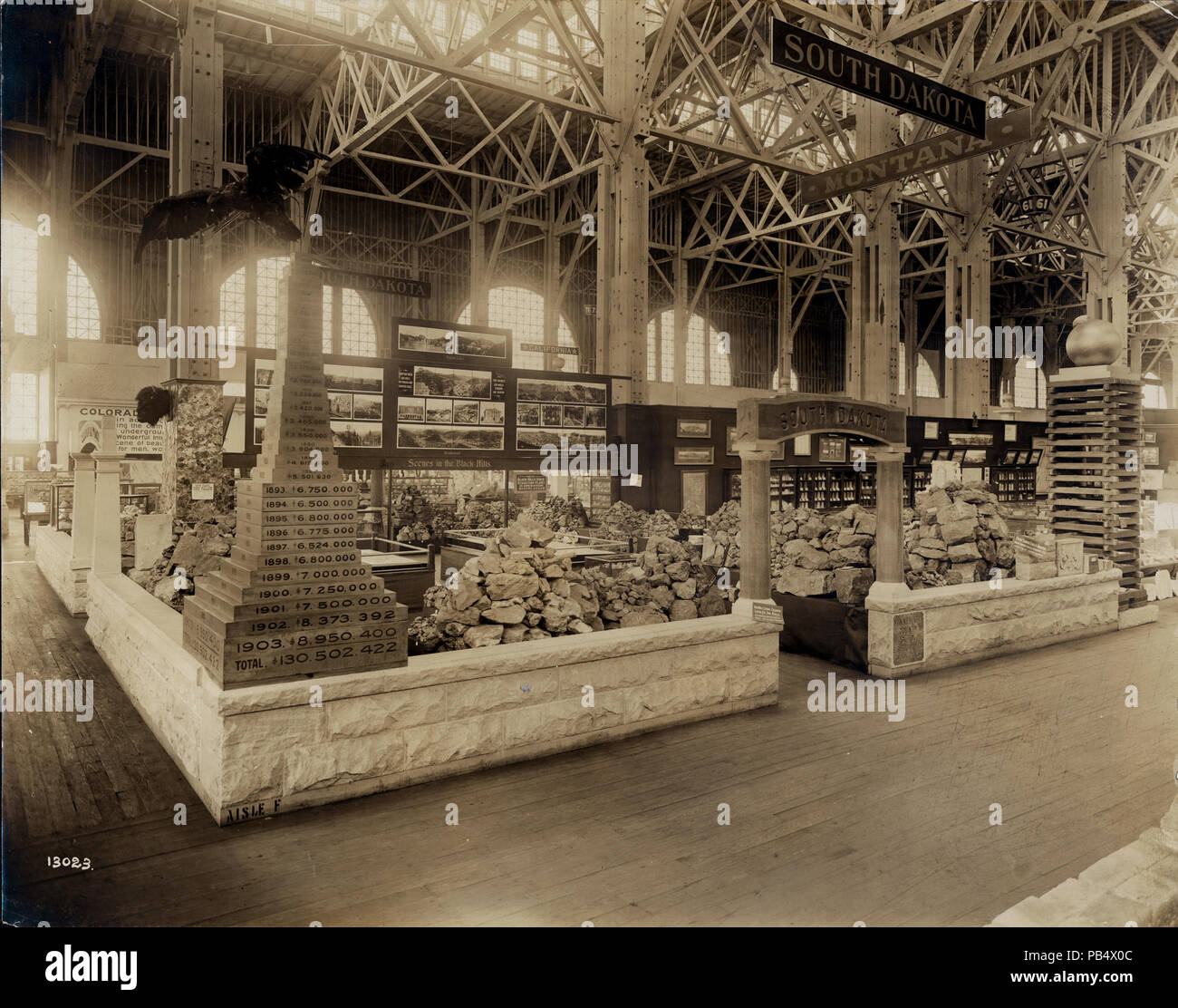 1552 South Dakota Mining exhibit in the Department of Mines and Metallurgy at the 1904 World's Fair Stock Photo