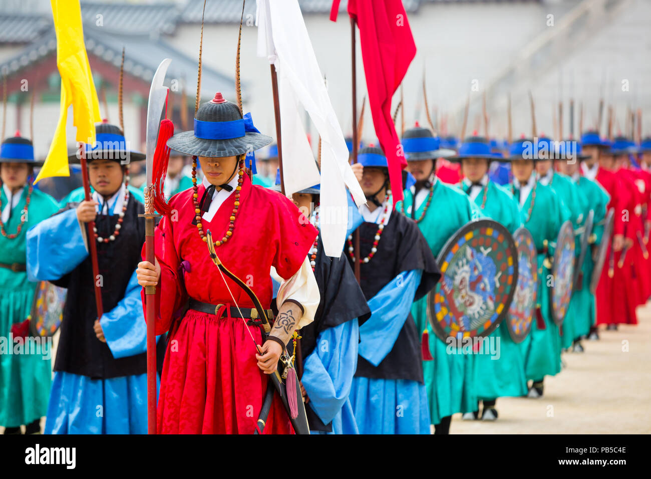Changing of the Guard at Gyeongbokgung Palace Stock Photo Alamy