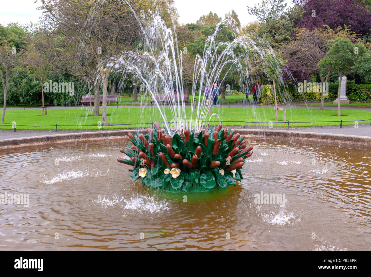 Dublin City Ireland St Stephens Green Water Fountain Stock Photo Alamy
