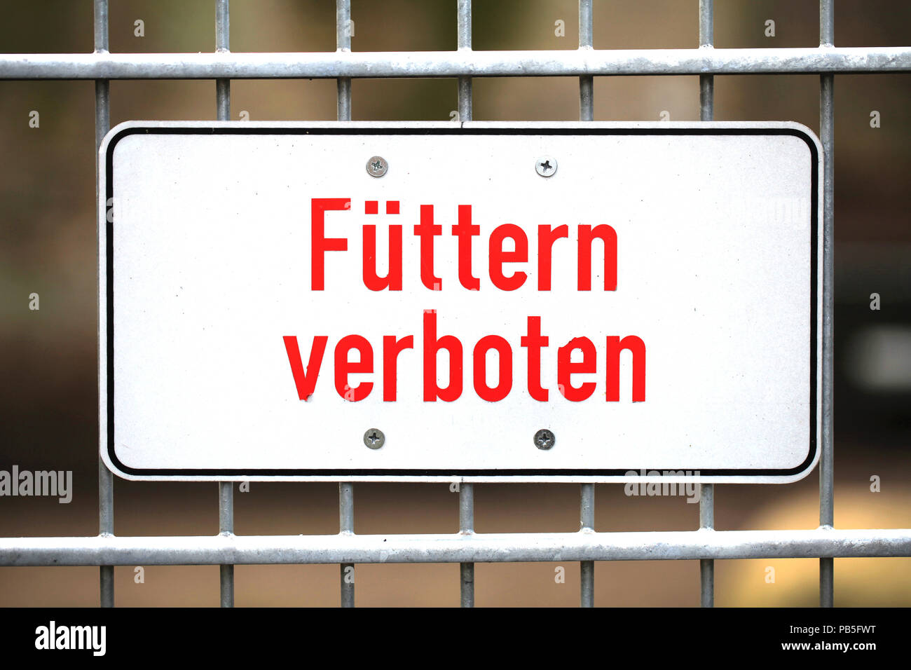Iron sign in a zoo with the German words "Fuettern verboten" translates