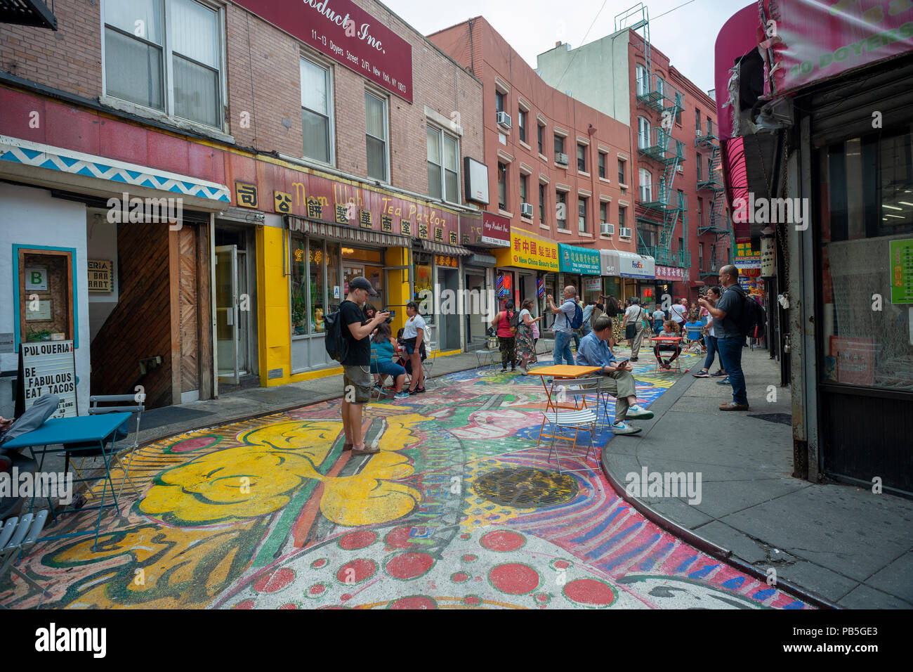 File:Doyers Street, Chinatown, Manhattan, New York (7237356826