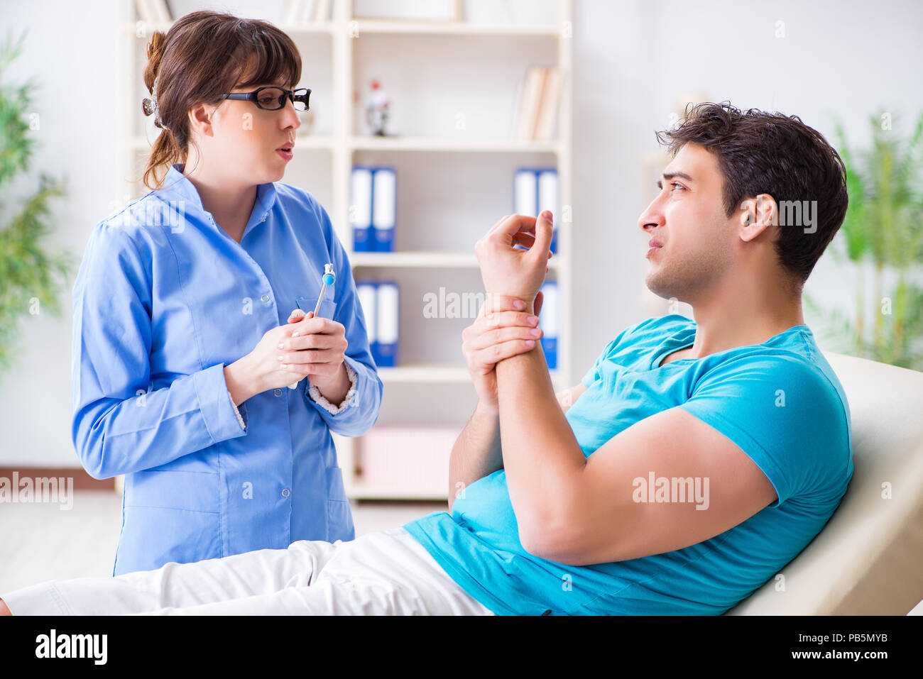 Doctor checking nerve reflexes with hammer Stock Photo Alamy