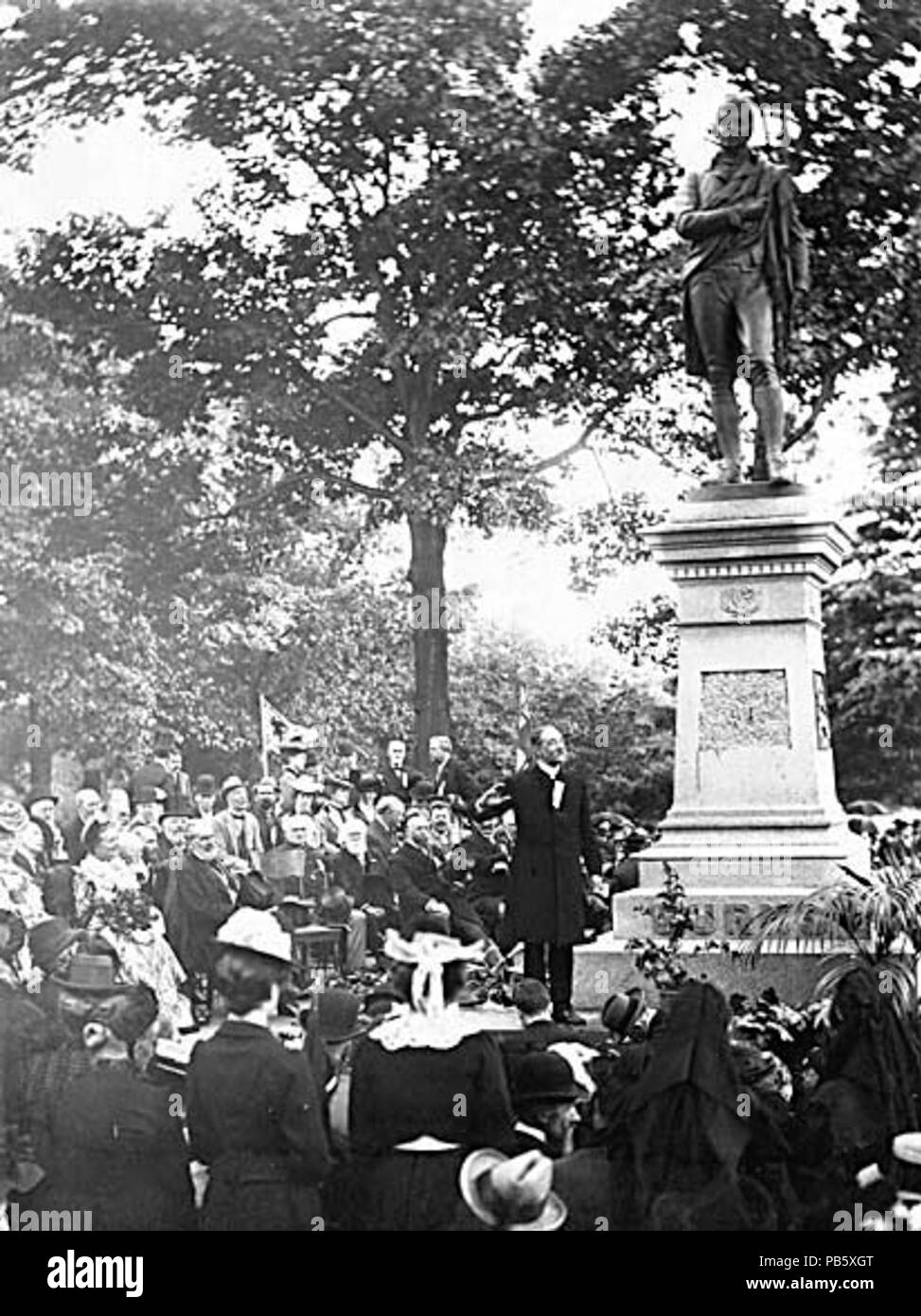 . English: Unveiling of the Robert Burns Monument in Allan Gardens, Toronto, Canada. Statue by David Watson Stevenson, panels by Emanuel Hahn. circa 1902 1264 Robert Burns Monument 1902 Stock Photo