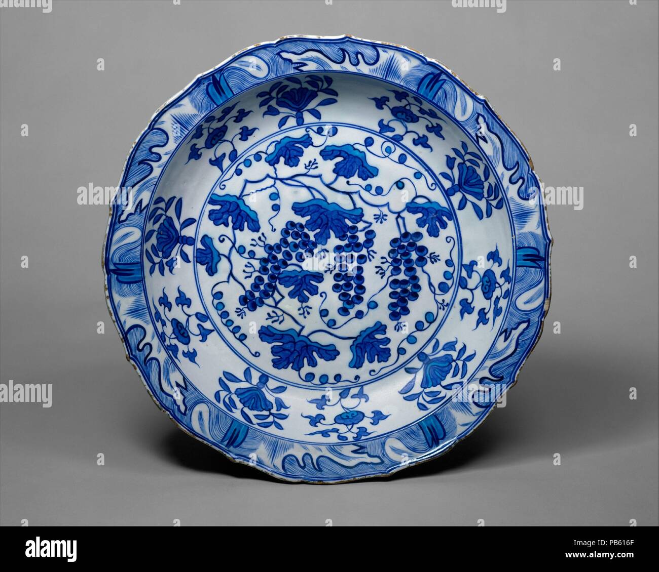 Dish. Dimensions: H. 2 5/8 in. (6.7 cm)  Diam. 15 1/8 in. (38.4 cm). Date: second quarter 16th century. Museum: Metropolitan Museum of Art, New York, USA. Stock Photo