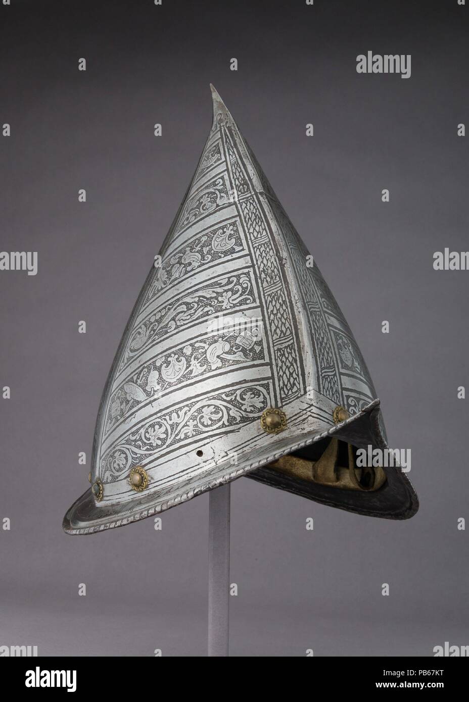 Morion-Cabasset. Culture: Italian. Dimensions: H. 11 3/4 in. (29.8 cm); W. 9 1/4 in. (23.5 cm); D. 13 3/4 in. (34.9 cm); Wt. 3 lb. 9 oz. (1610 g). Date: ca. 1575. Museum: Metropolitan Museum of Art, New York, USA. Stock Photo